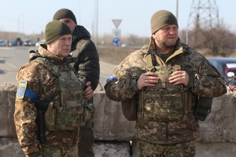 Ukraine : des manifestants ciblent le général Syrskyi après le limogeage du ministre de la Défense